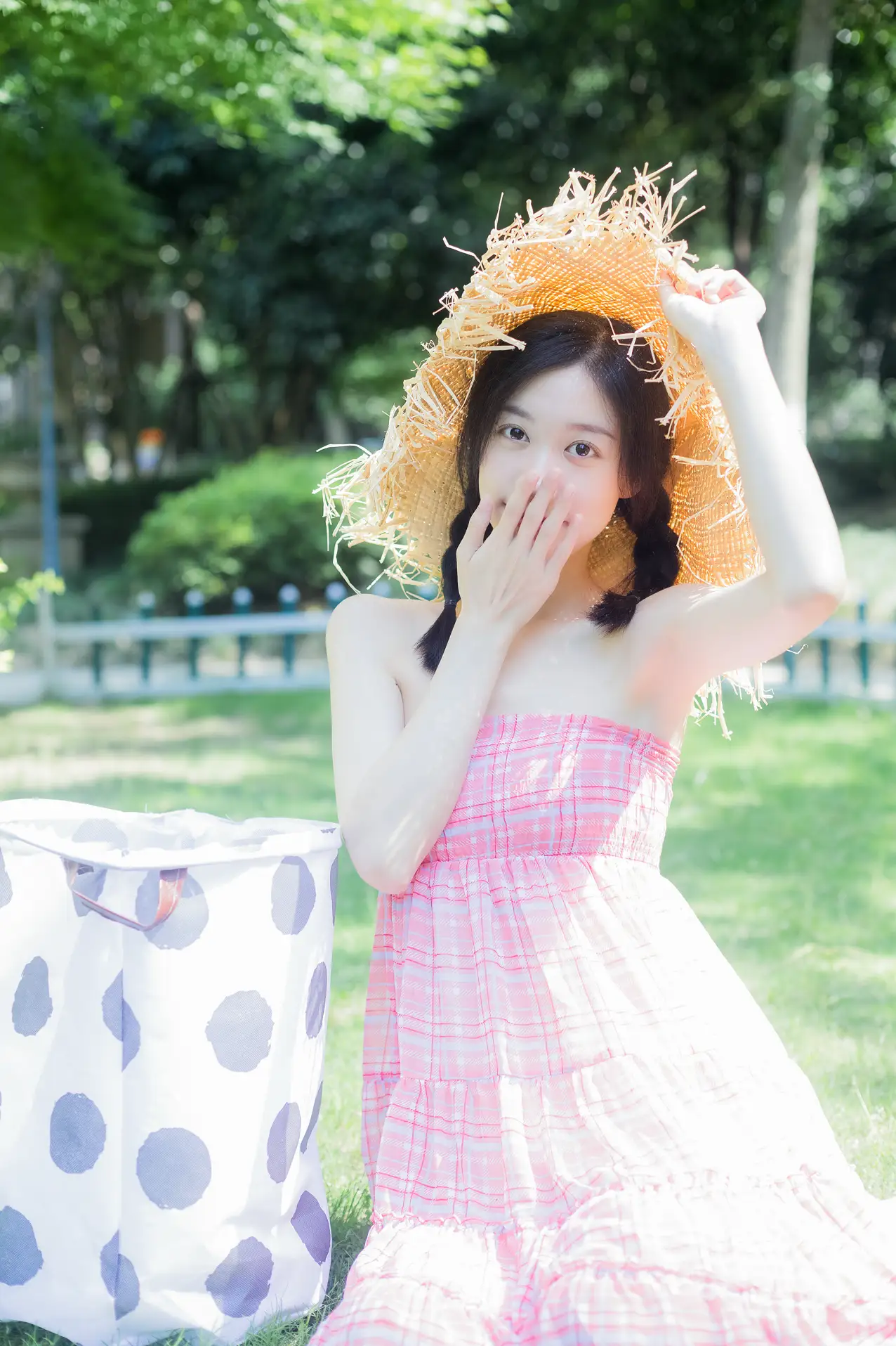 [YITUYU] 2022.07.19 Vol.1520 – The weather is sunny today Cat Feeding Girl Cat Girl-#[42P]-41